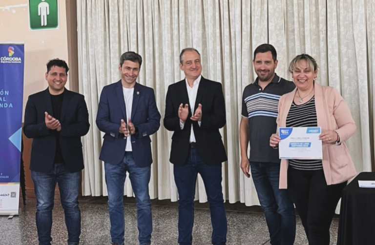 Matorrales: Entrega de escrituras y créditos del Banco de la Gente